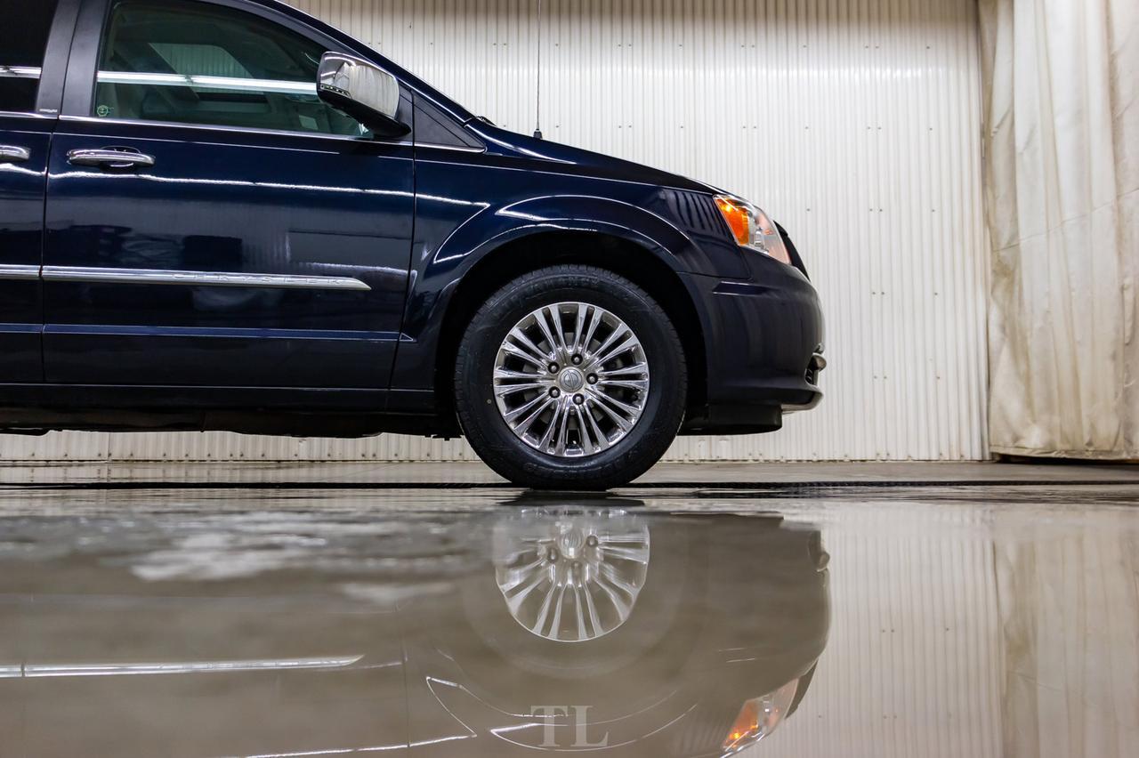 2011 Chrysler Town & Country Limited Leather Roof Nav DVD BCam Red Deer AB
