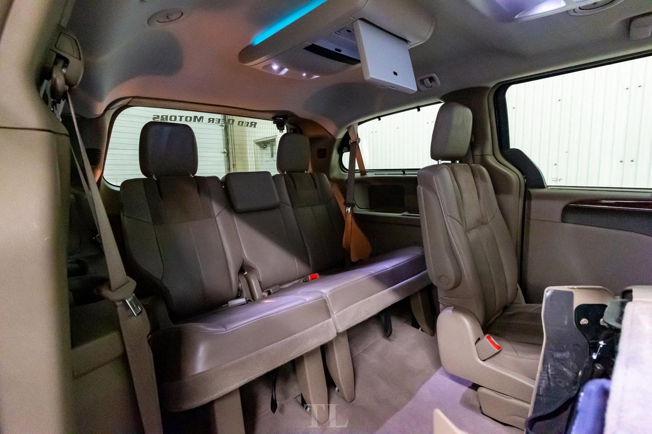 2011 Chrysler Town & Country Limited Leather Roof Nav DVD BCam Red Deer AB