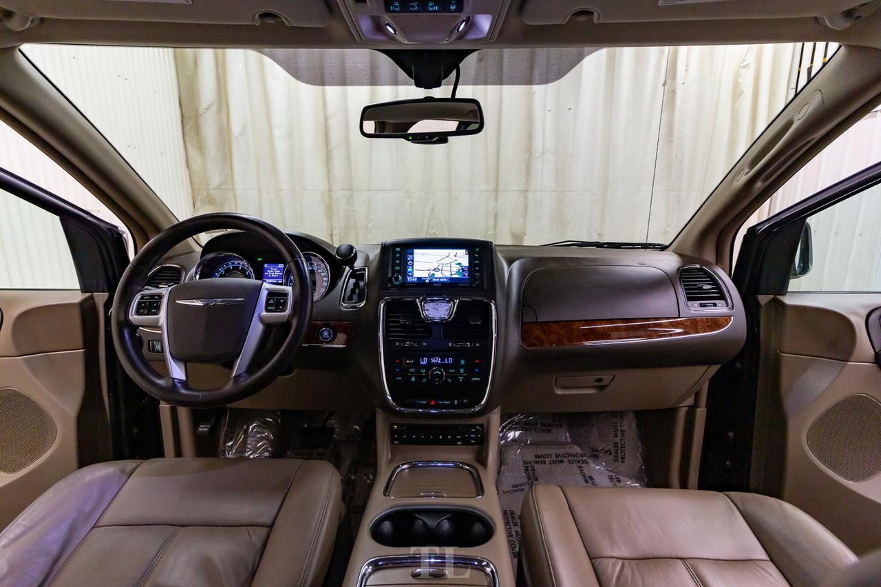 2011 Chrysler Town & Country Limited Leather Roof Nav DVD BCam Red Deer AB