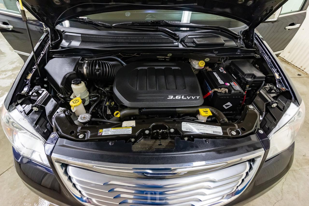 2011 Chrysler Town & Country Limited Leather Roof Nav DVD BCam Red Deer AB