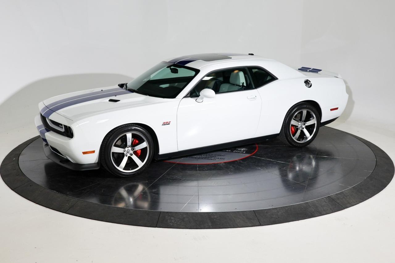 2011 Dodge Challenger SRT8 photo 2