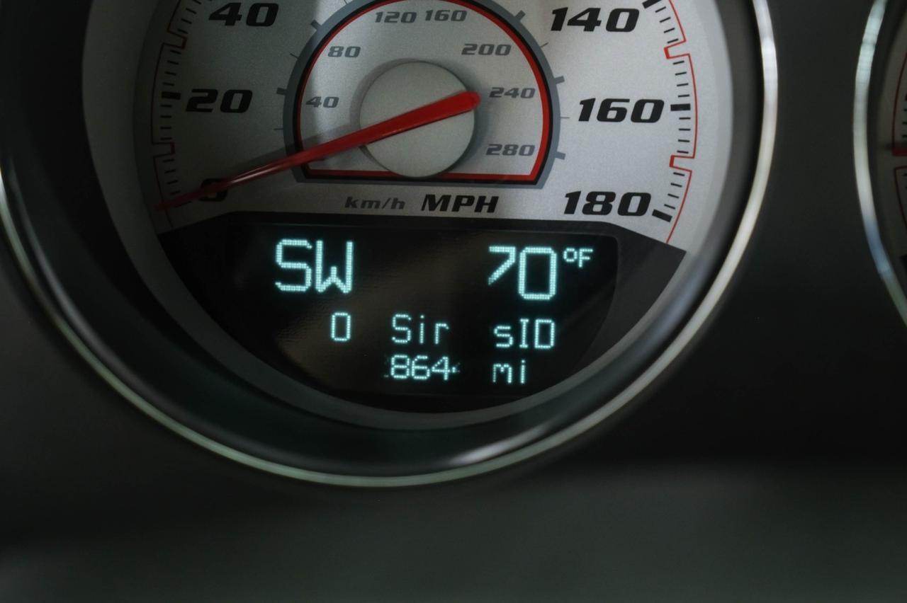 2011 Dodge Challenger SRT8 SUNROOF LEATHER HEATED SEATS KEYLESS START BLUETOOTH BOSTON ACOUSTICS Carrollton TX