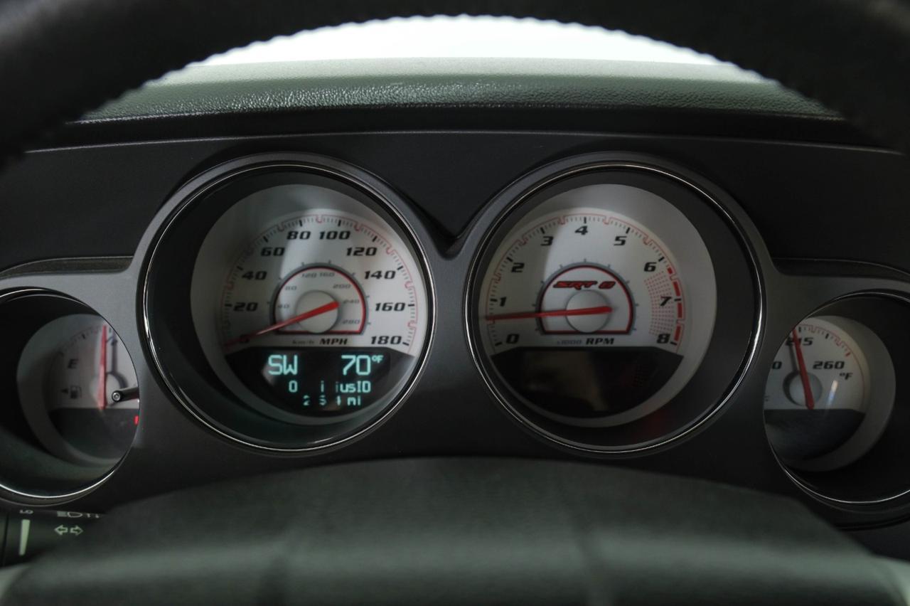 2011 Dodge Challenger SRT8 SUNROOF LEATHER HEATED SEATS KEYLESS START BLUETOOTH BOSTON ACOUSTICS Carrollton TX