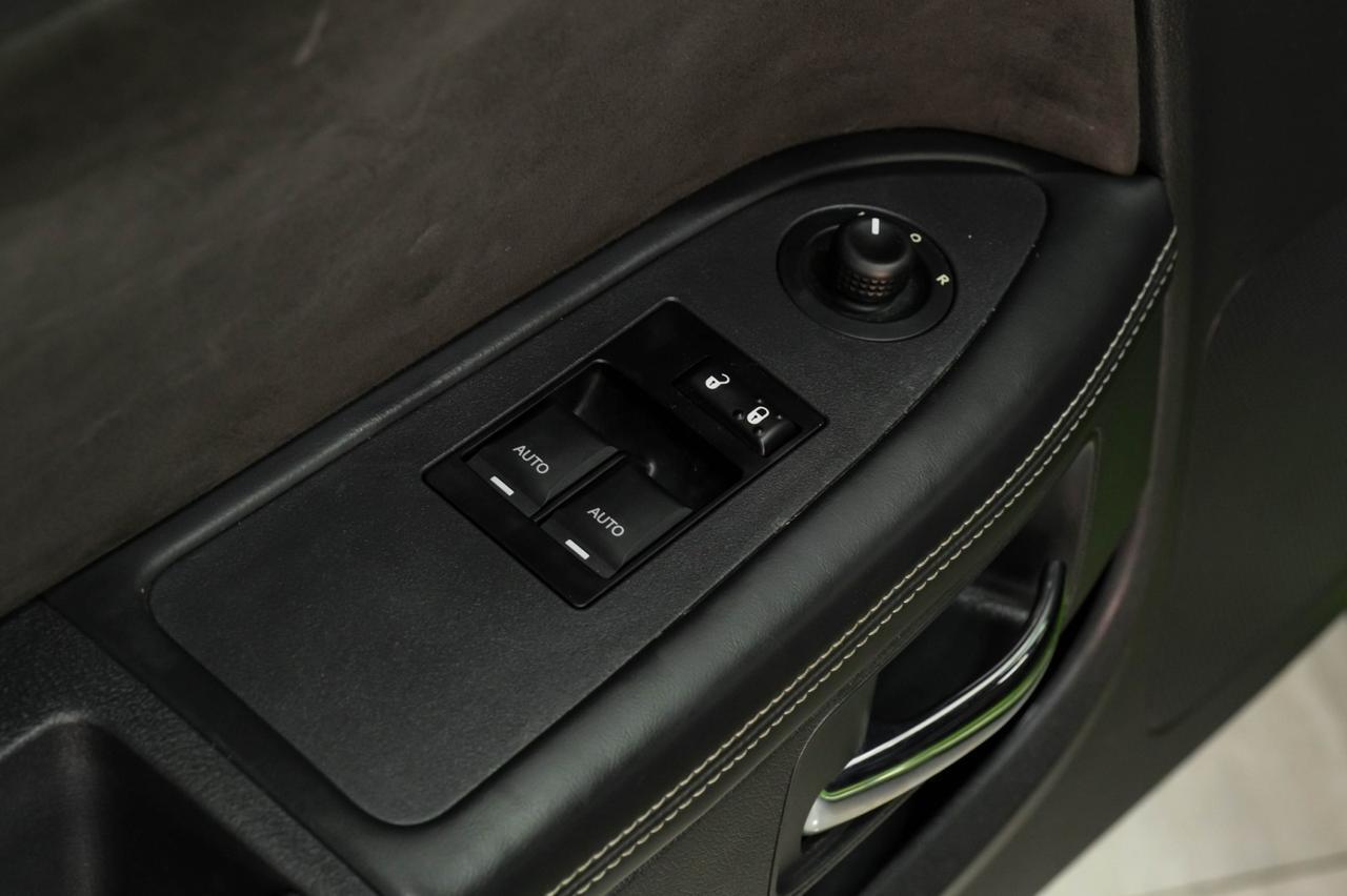 2011 Dodge Challenger SRT8 SUNROOF LEATHER HEATED SEATS KEYLESS START BLUETOOTH BOSTON ACOUSTICS Carrollton TX