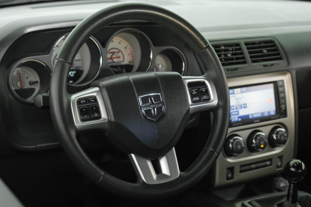 2011 Dodge Challenger SRT8 SUNROOF LEATHER HEATED SEATS KEYLESS START BLUETOOTH BOSTON ACOUSTICS Carrollton TX