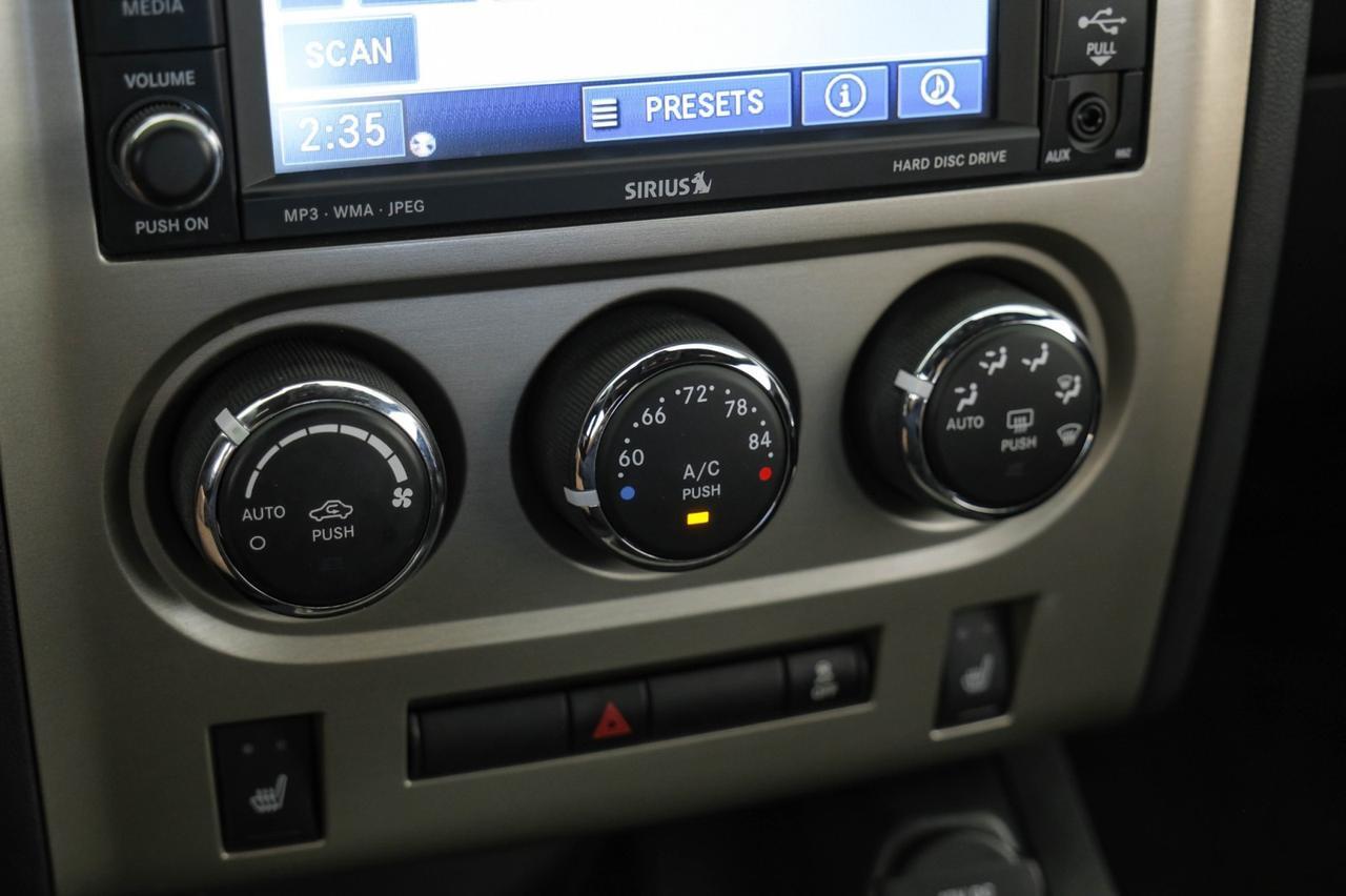 2011 Dodge Challenger SRT8 SUNROOF LEATHER HEATED SEATS KEYLESS START BLUETOOTH POWER DRIVER SEAT Carrollton TX