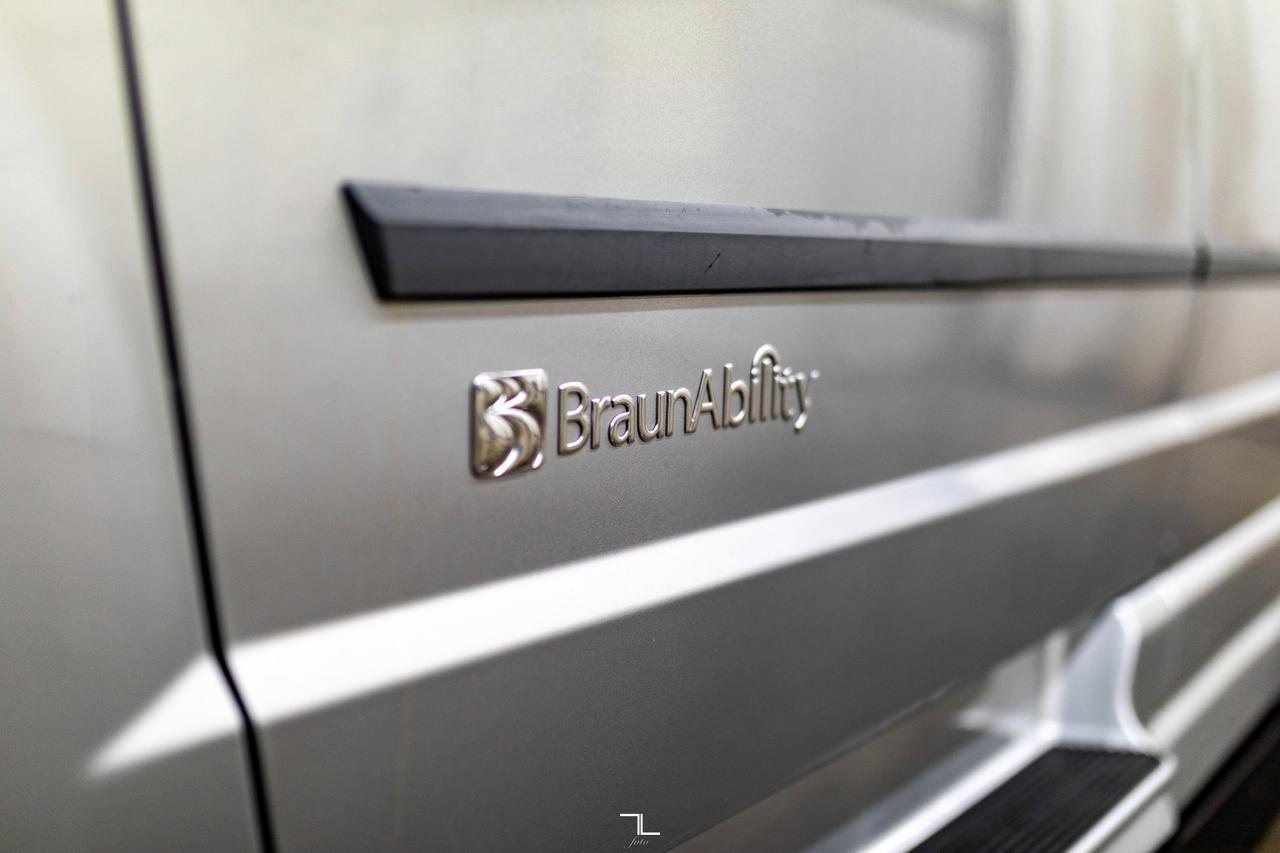 2011 Dodge Grand Caravan SXT Braun Mobility Wheelchair Conversion Red Deer AB