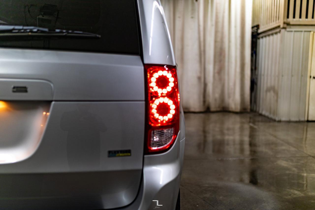 2011 Dodge Grand Caravan SXT Braun Mobility Wheelchair Conversion Red Deer AB