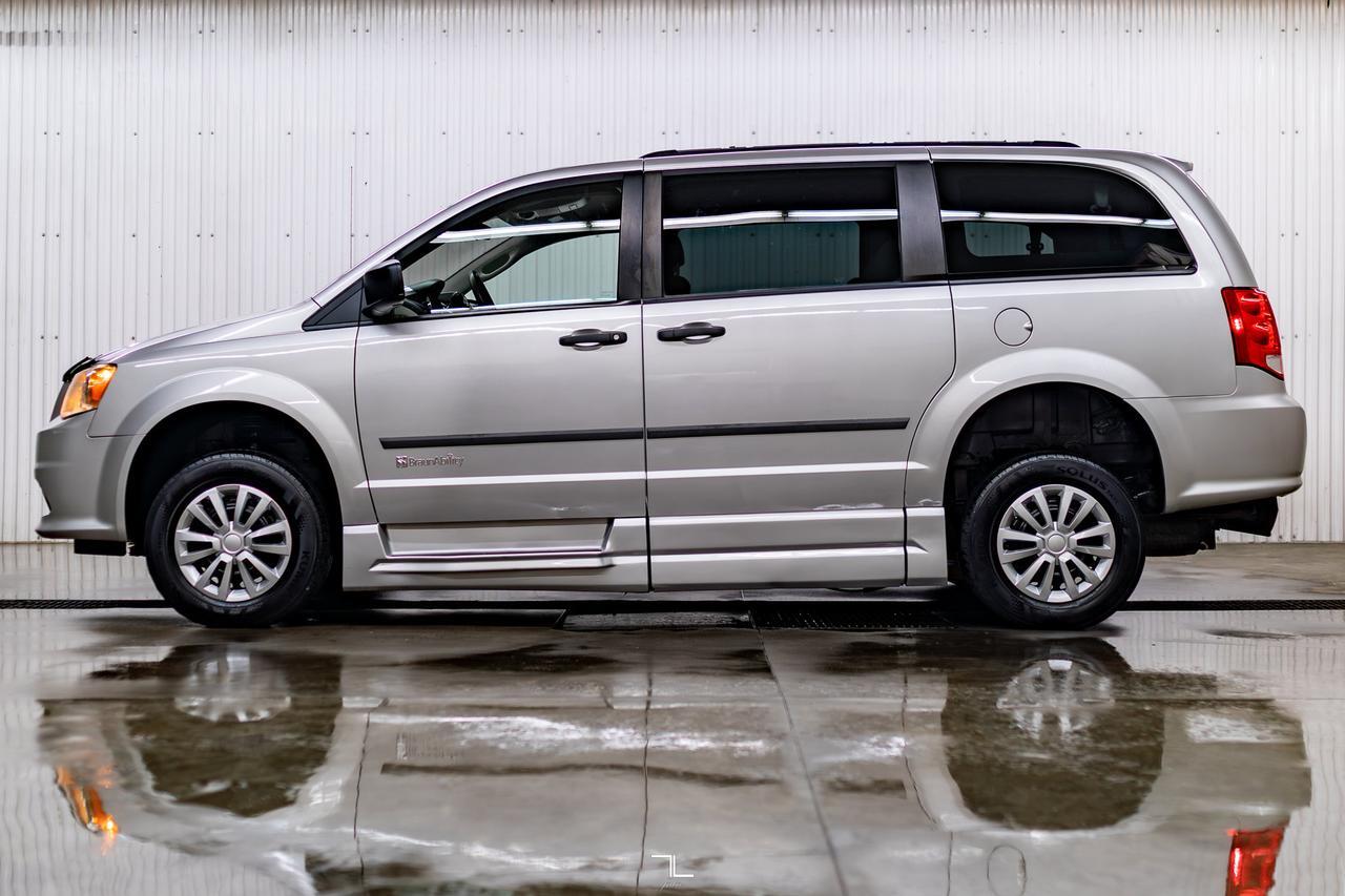 2011 Dodge Grand Caravan SXT Braun Mobility Wheelchair Conversion Red Deer AB
