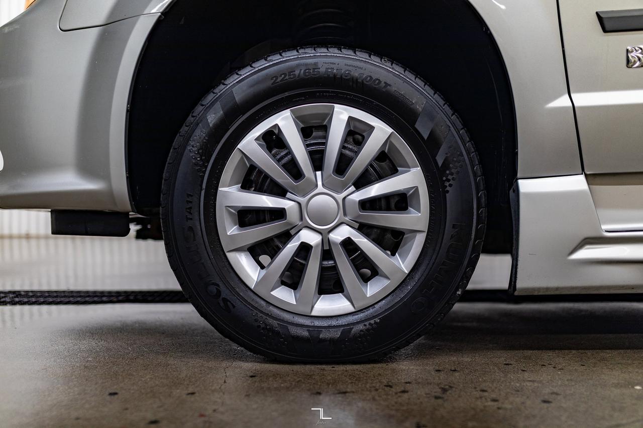 2011 Dodge Grand Caravan SXT Braun Mobility Wheelchair Conversion Red Deer AB