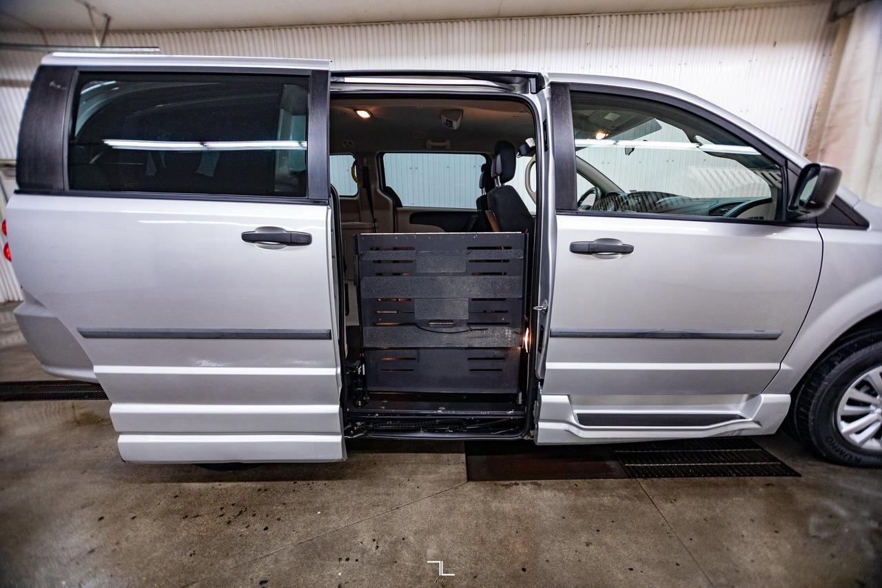 2011 Dodge Grand Caravan SXT Braun Mobility Wheelchair Conversion Red Deer AB