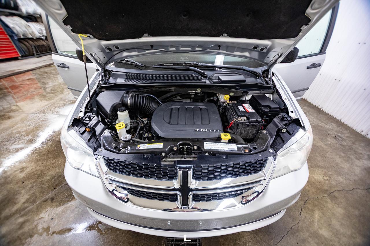 2011 Dodge Grand Caravan SXT Braun Mobility Wheelchair Conversion Red Deer AB