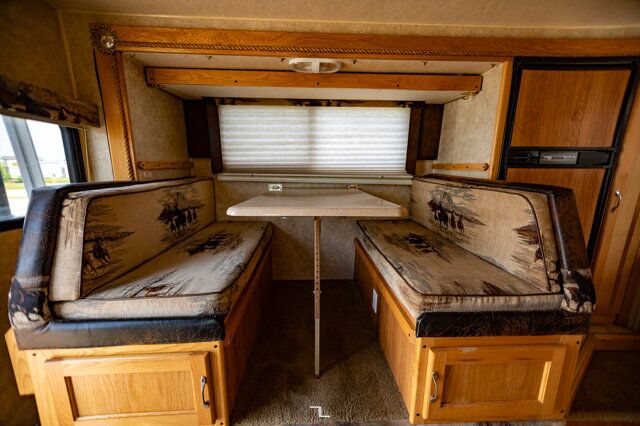 2011 Eagle Cap 995 Truck Camper Red Deer AB