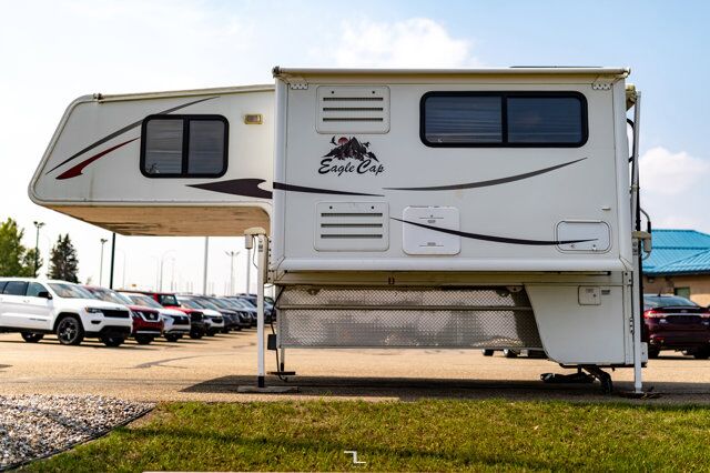 2011 Eagle Cap 995 Truck Camper Red Deer AB