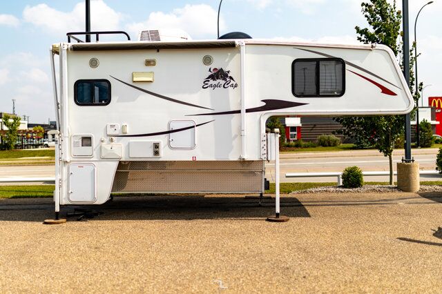 2011 Eagle Cap 995 Truck Camper Red Deer AB