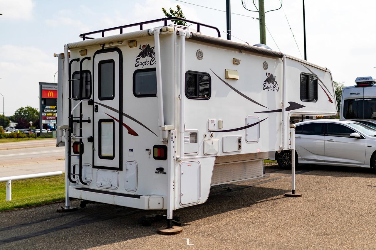 2011 Eagle Cap 995 Truck Camper Red Deer AB