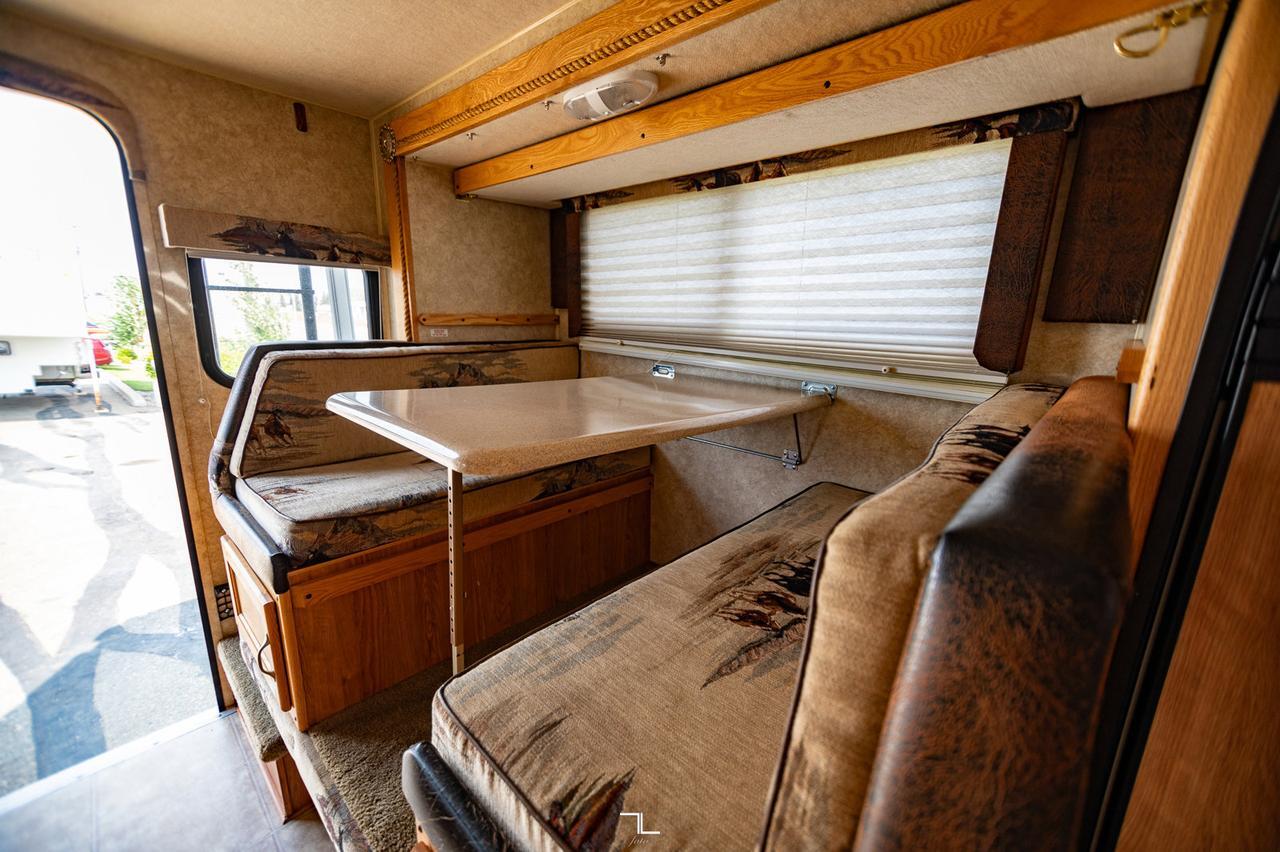 2011 Eagle Cap 995 Truck Camper Red Deer AB