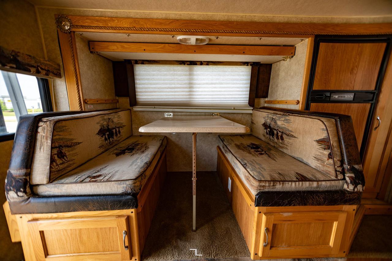 2011 Eagle Cap 995 Truck Camper Red Deer AB