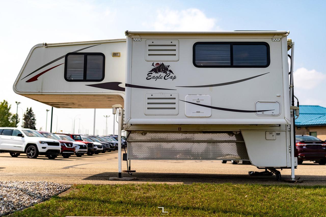 2011 Eagle Cap 995 Truck Camper Red Deer AB