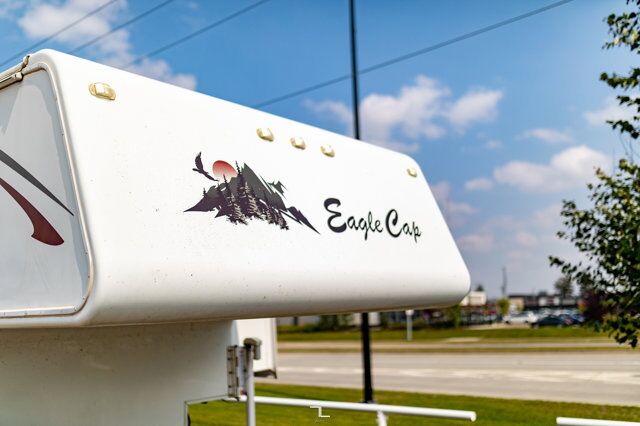 2011 Eagle Cap 995 Truck Camper Red Deer AB