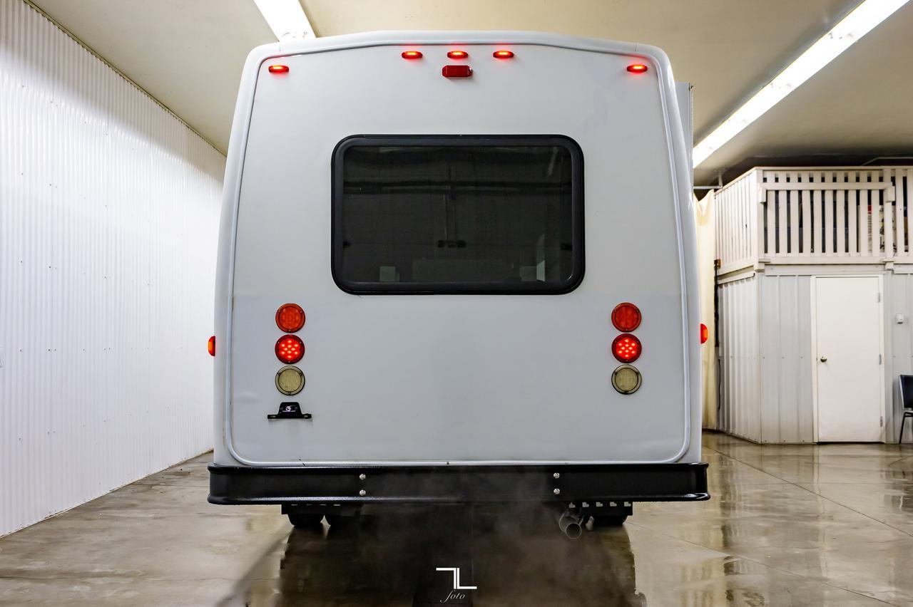 2011 Ford E-350 Cutaway 12 Passenger Wheelchair Lift Red Deer AB