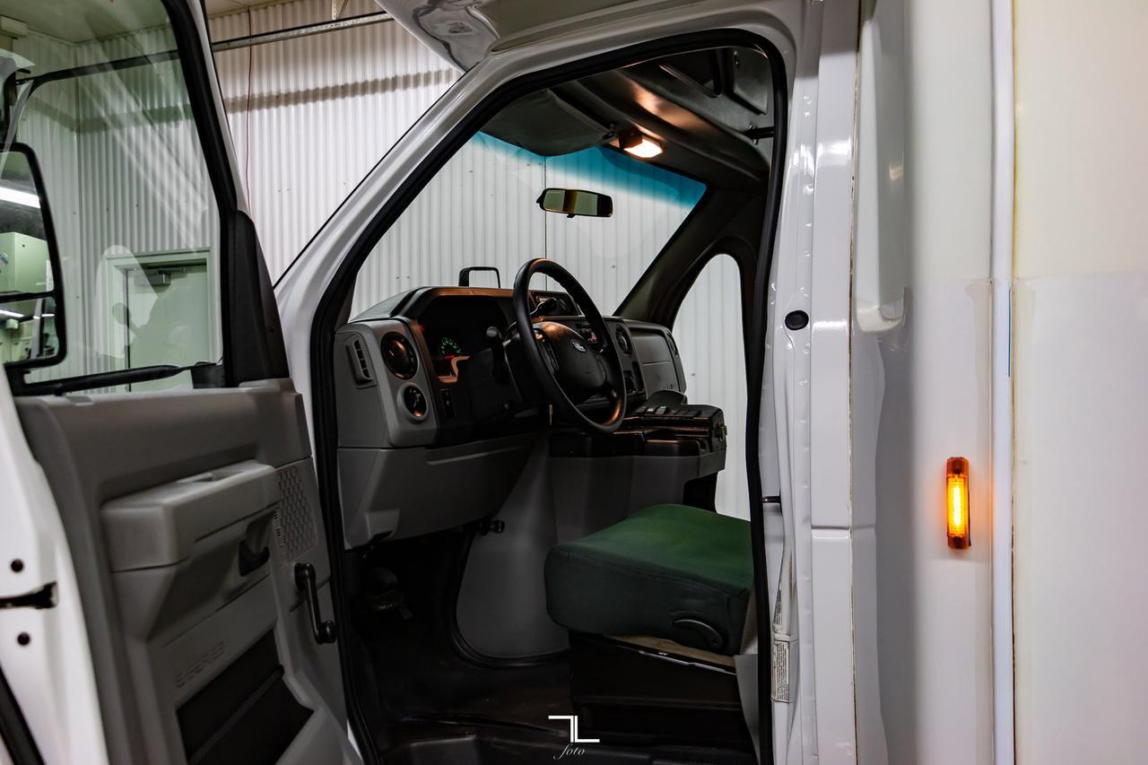 2011 Ford E-350 Cutaway 12 Passenger Wheelchair Lift Red Deer AB