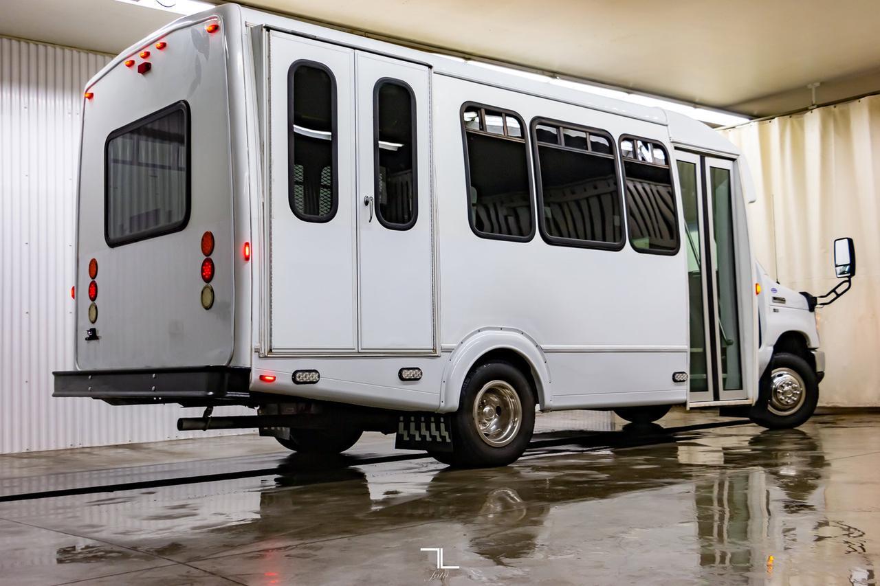 2011 Ford E-350 Cutaway 12 Passenger Wheelchair Lift Red Deer AB