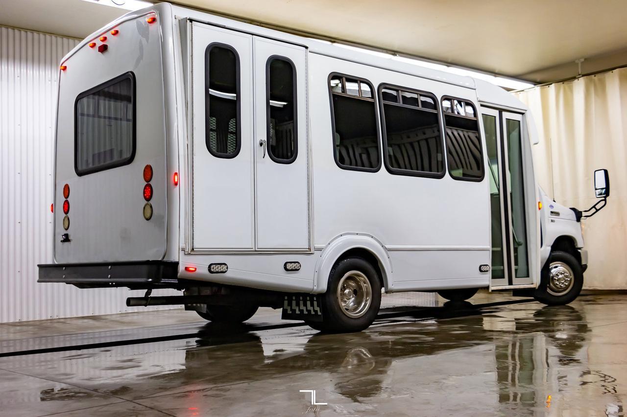 2011 Ford E-350 Cutaway 12 Passenger Wheelchair Lift Red Deer AB