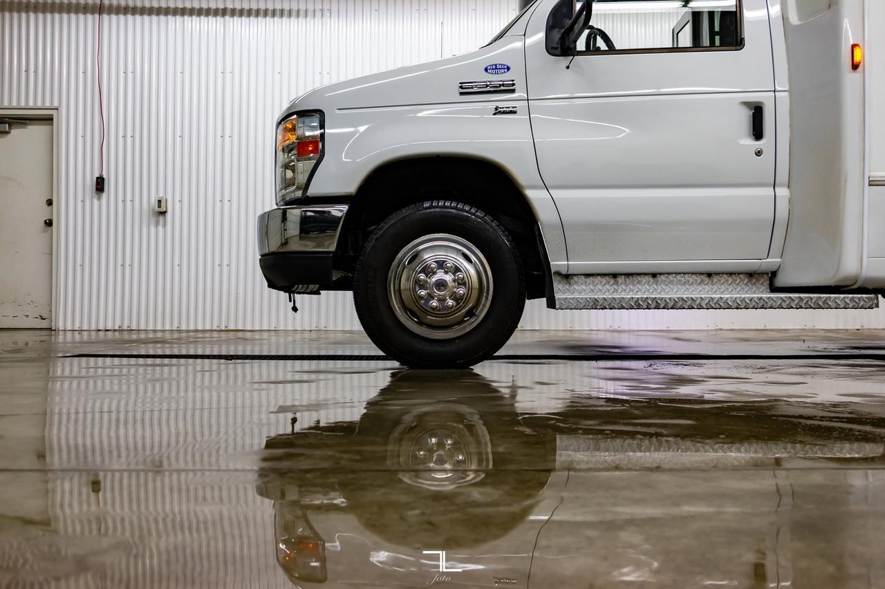 2011 Ford E-350 Cutaway 12 Passenger Wheelchair Lift Red Deer AB