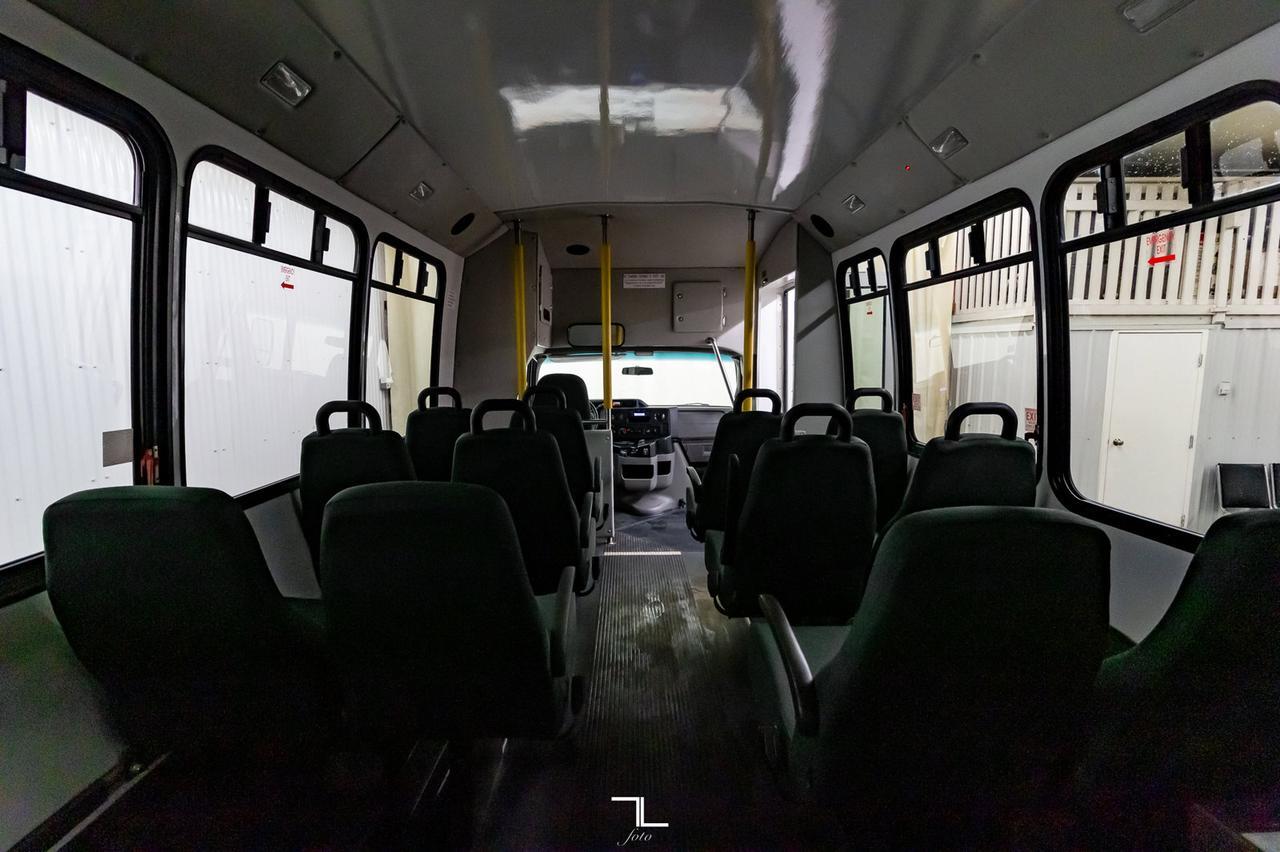 2011 Ford E-350 Cutaway 12 Passenger Wheelchair Lift Red Deer AB