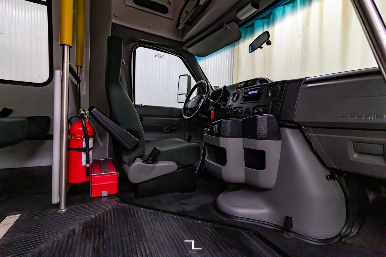 2011 Ford E-350 Cutaway 12 Passenger Wheelchair Lift Red Deer AB