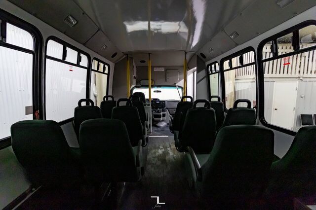 2011 Ford E-350 Cutaway 12 Passenger Wheelchair Lift Red Deer AB