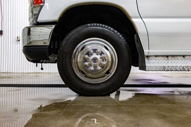 2011 Ford E-350 Cutaway 12 Passenger Wheelchair Lift Red Deer AB