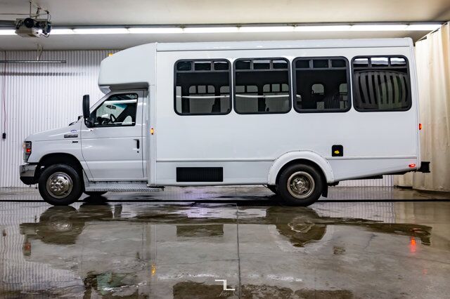 2011 Ford E-350 Cutaway 12 Passenger Wheelchair Lift Red Deer AB