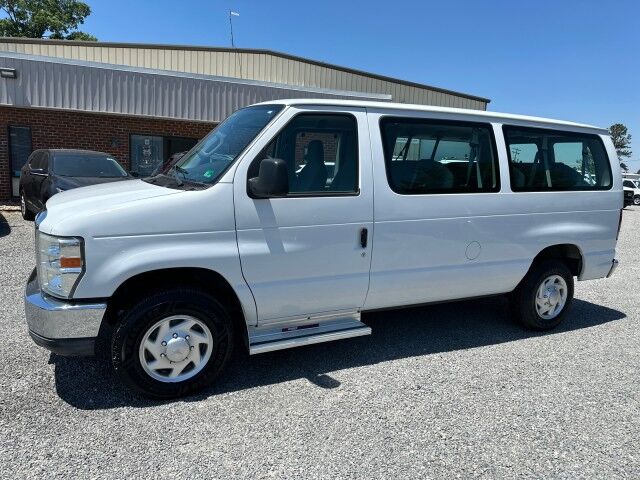 2011 Ford E-350 Econoline Wagon XLT 12-Passenger Van