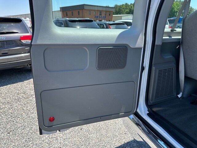 2011 Ford E-350 Econoline Wagon XLT 12-Passenger Van Ashland VA