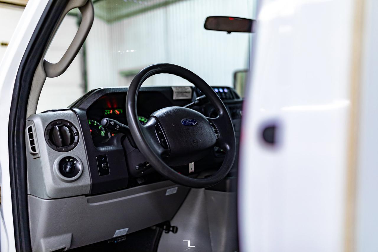 2011 Ford E-450 Wheelchair Bus 9 Passenger Red Deer AB