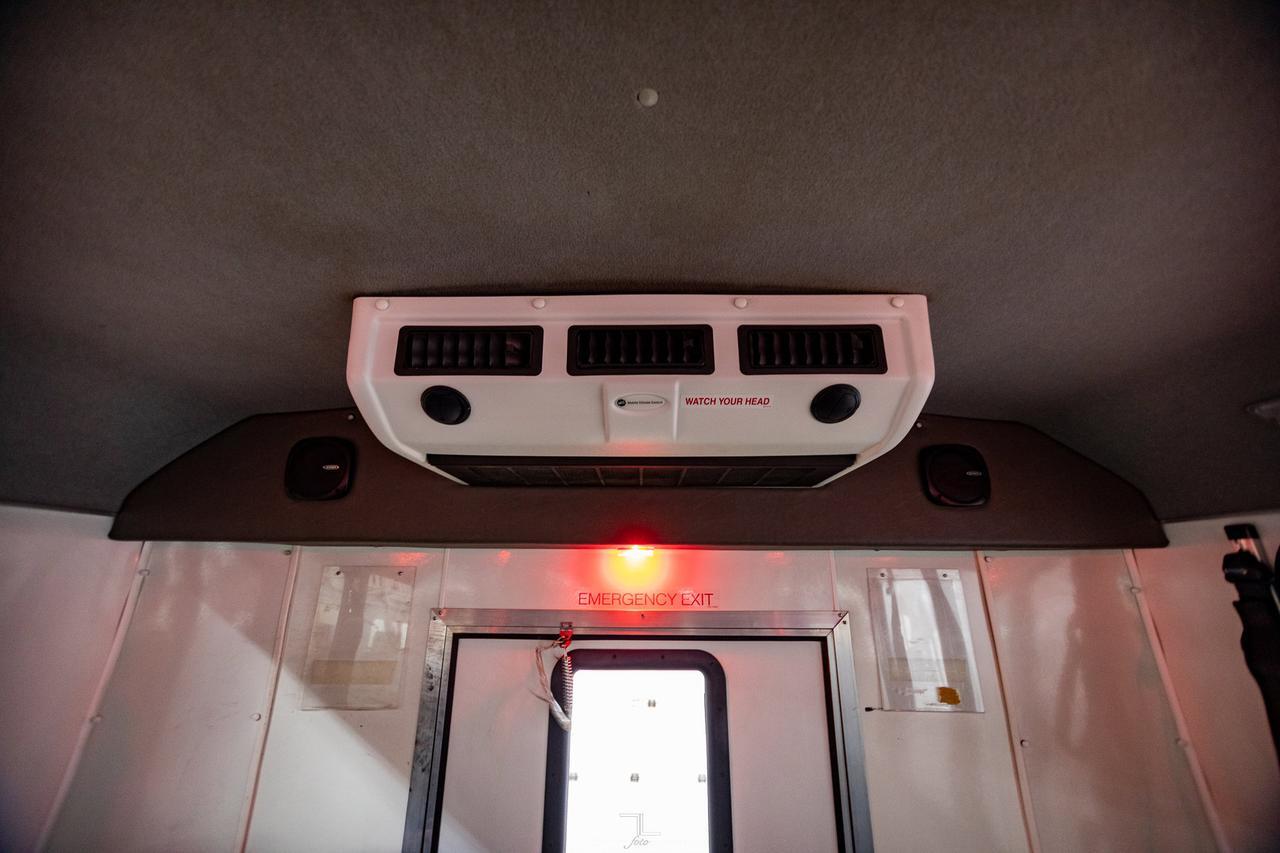 2011 Ford E-450 Wheelchair Bus 9 Passenger Red Deer AB