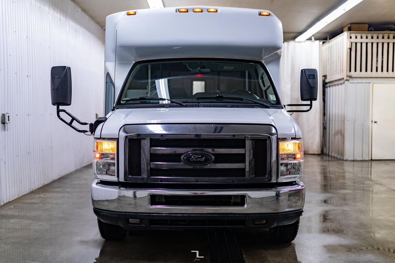 2011 Ford E-450 Wheelchair Bus 9 Passenger Red Deer AB