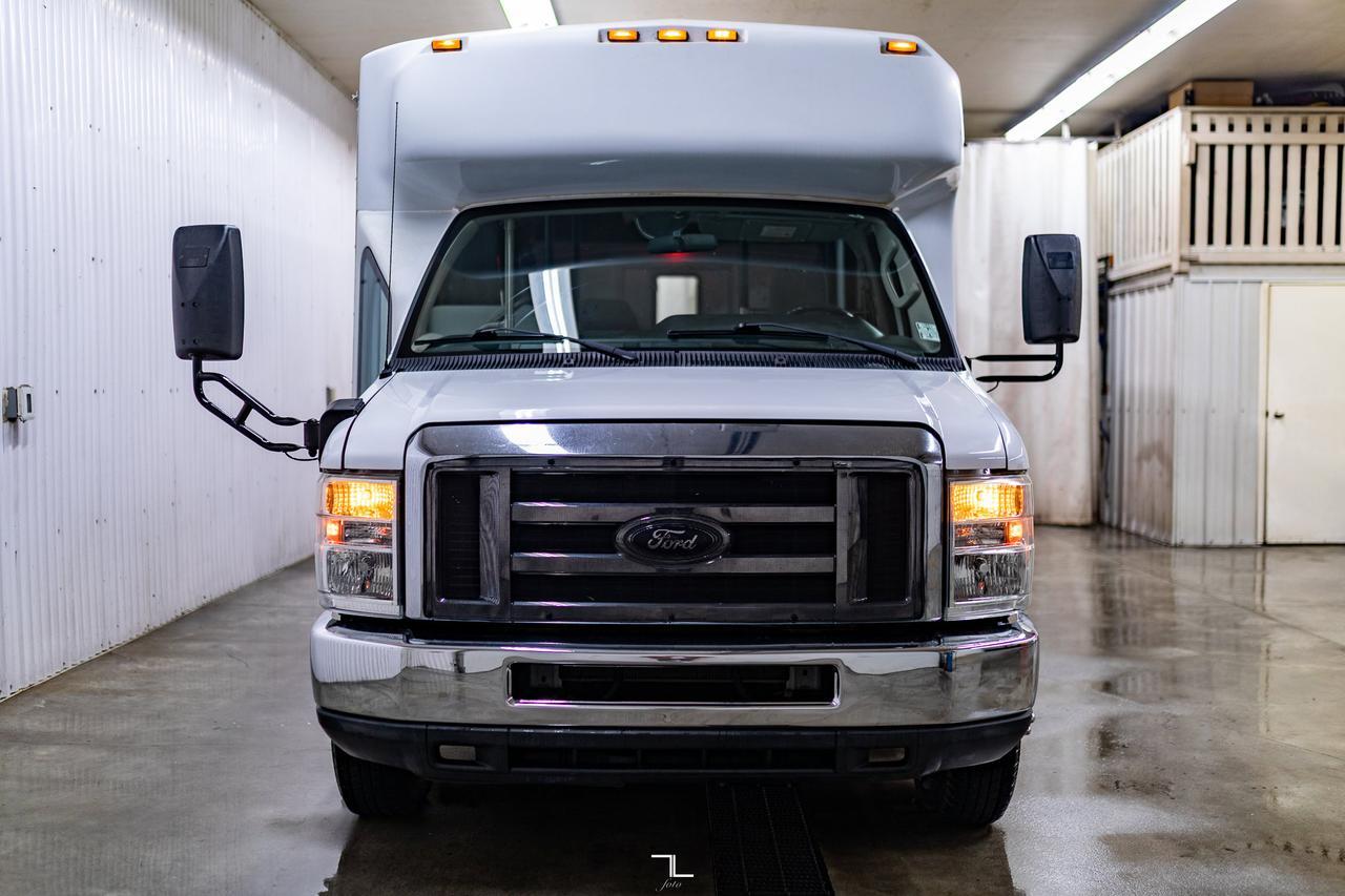 2011 Ford E-450 Wheelchair Bus 9 Passenger Red Deer AB