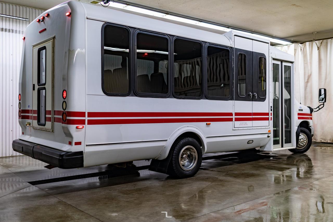 2011 Ford E-450 Wheelchair Bus 9 Passenger Red Deer AB