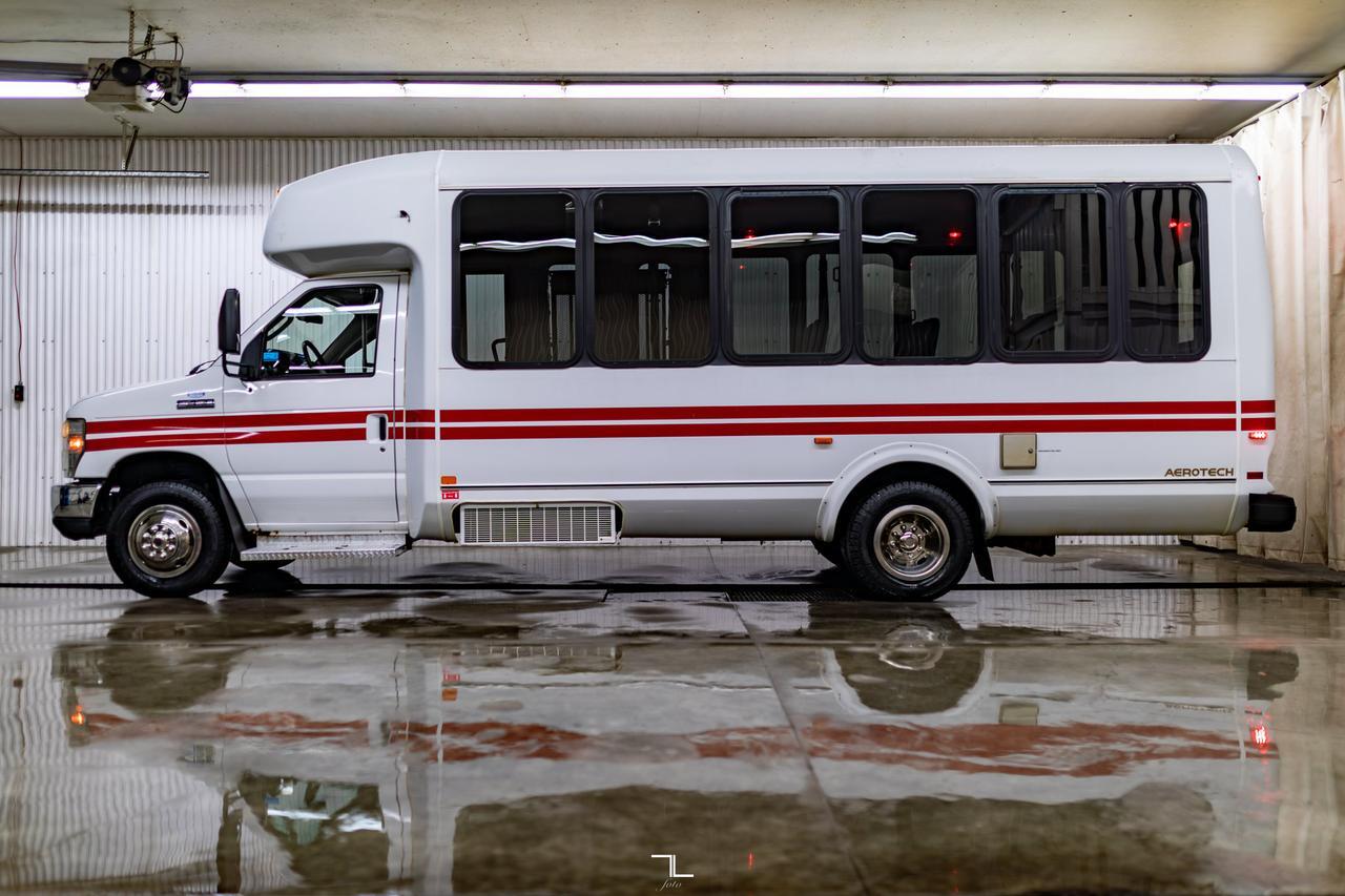 2011 Ford E-450 Wheelchair Bus 9 Passenger Red Deer AB