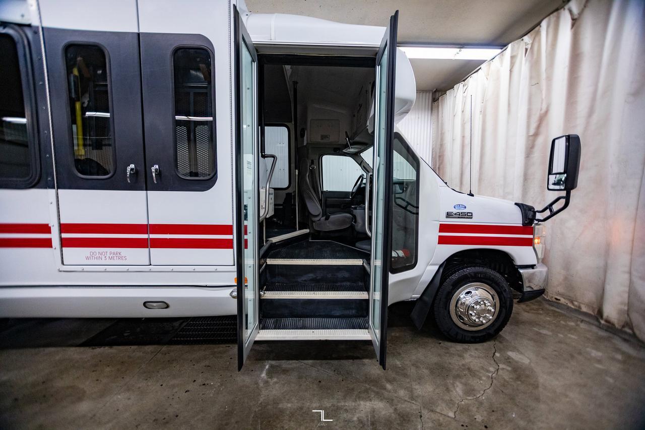 2011 Ford E-450 Wheelchair Bus 9 Passenger Red Deer AB