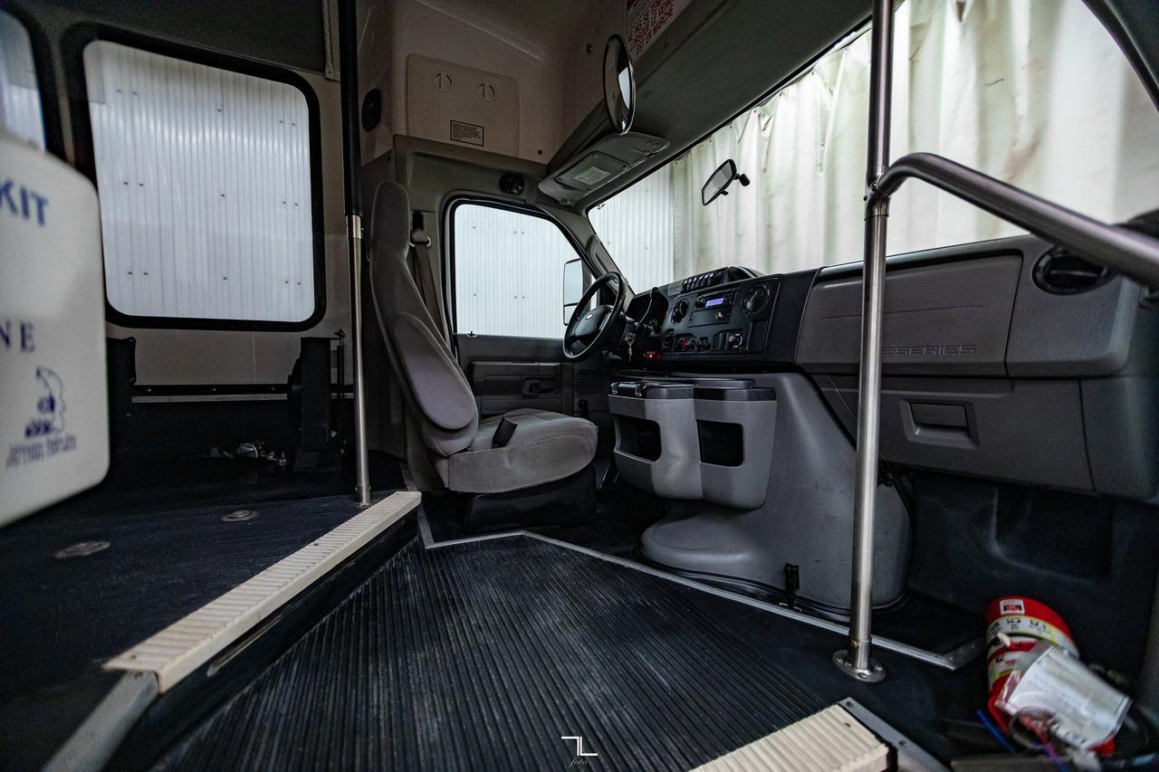 2011 Ford E-450 Wheelchair Bus 9 Passenger Red Deer AB