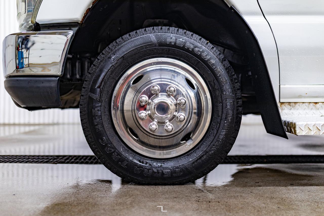 2011 Ford E-450 Wheelchair Bus 9 Passenger Red Deer AB