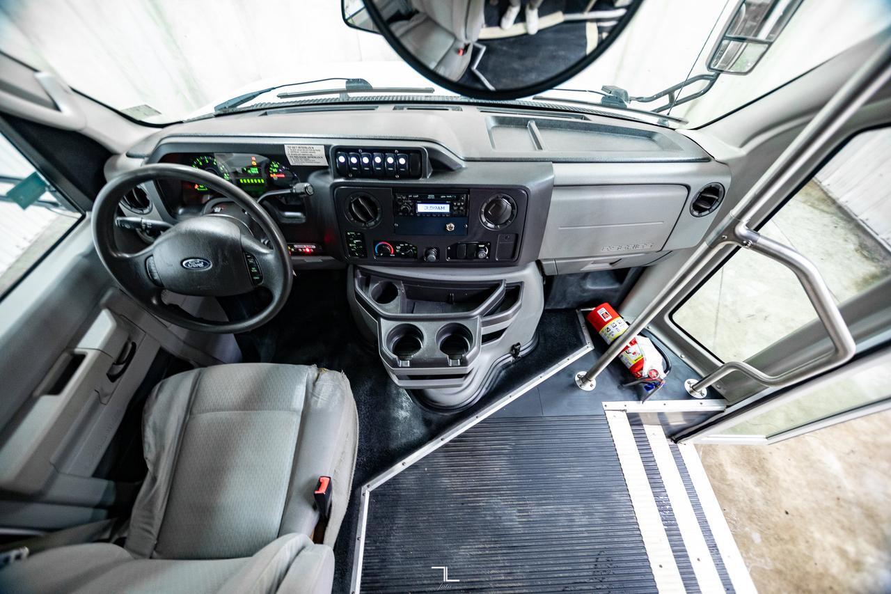 2011 Ford E-450 Wheelchair Bus 9 Passenger Red Deer AB