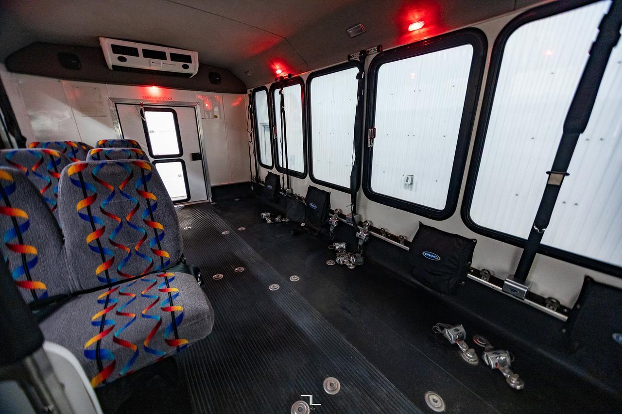 2011 Ford E-450 Wheelchair Bus 9 Passenger Red Deer AB