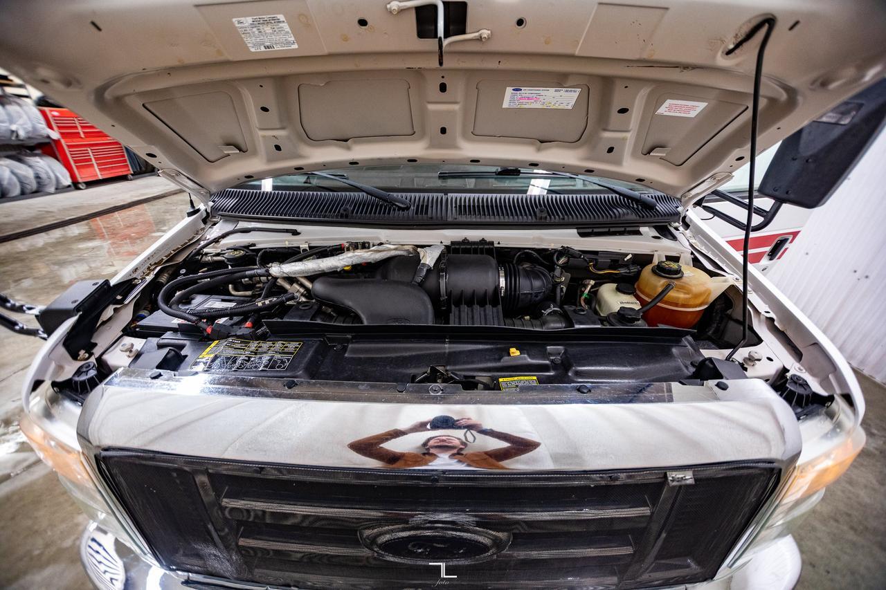 2011 Ford E-450 Wheelchair Bus 9 Passenger Red Deer AB