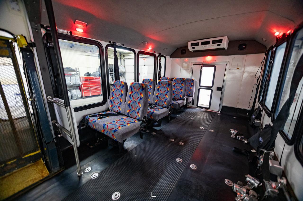 2011 Ford E-450 Wheelchair Bus 9 Passenger Red Deer AB