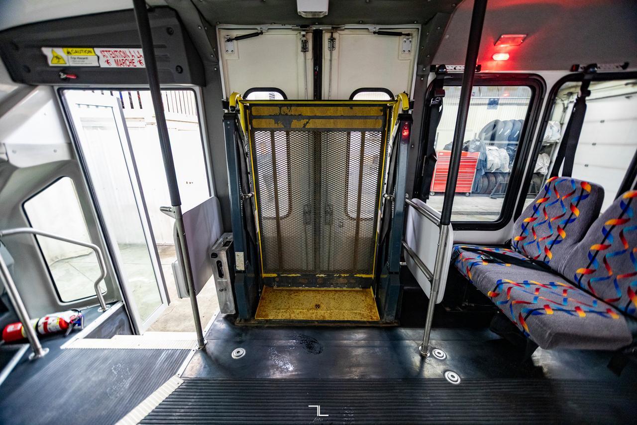 2011 Ford E-450 Wheelchair Bus 9 Passenger Red Deer AB